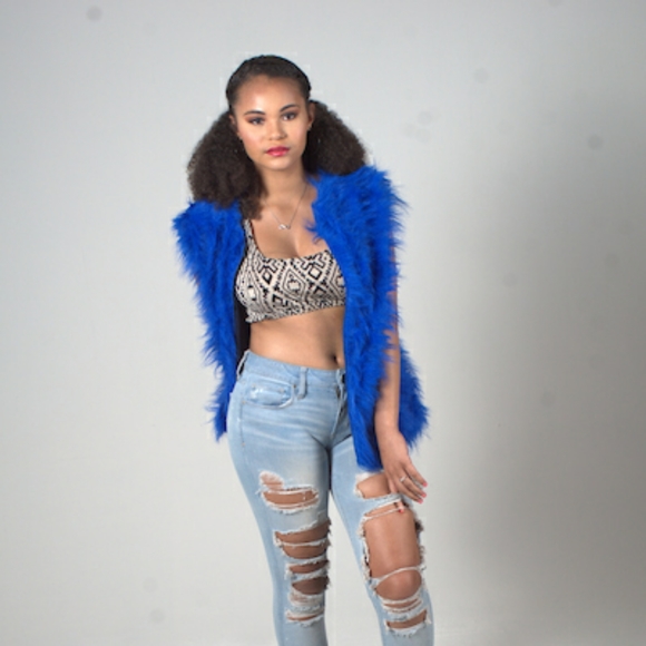 3/$10 Aztec crop top - Picture 2 of 6